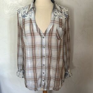 Guess Western white,tan,brown plaid button down Top w/blue floral detail Size XL